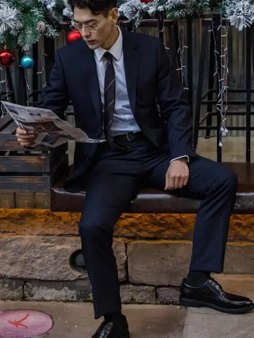 禁欲系正装小哥的职场日常通勤穿搭除了一身有质感的西装之外白衬衫