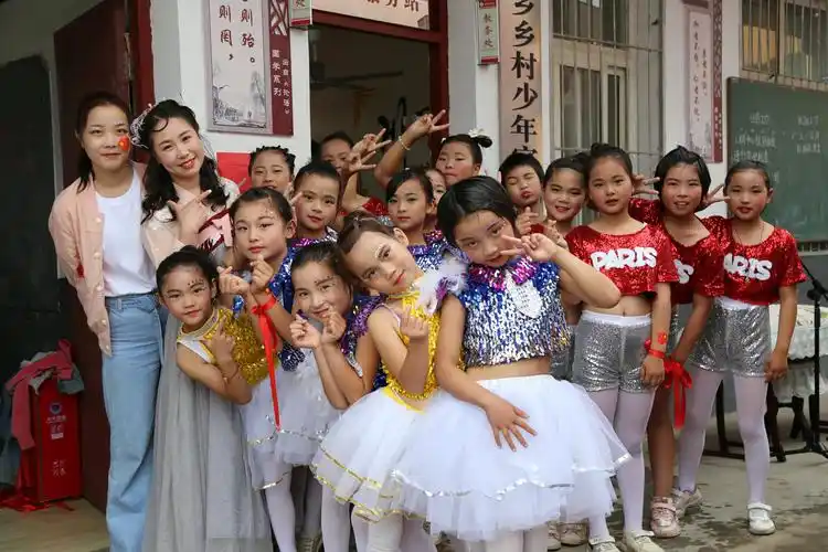 风采"――固城乡邓营小学六一文艺汇演 写美篇            汇演花絮