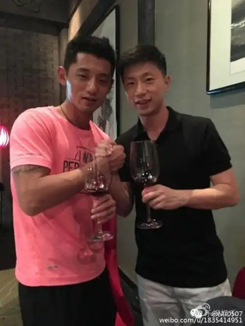 张继科醉酒与李冰冰合照,可他的手好像放错位置,惹得任泉成醋王