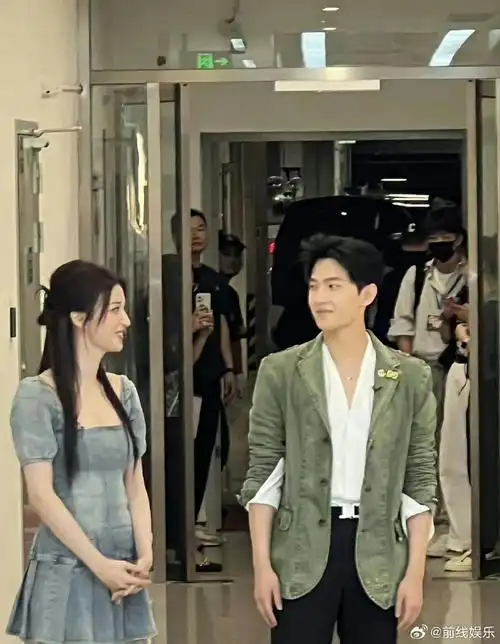 杨洋王楚然扫楼vs白敬亭宋轶扫楼