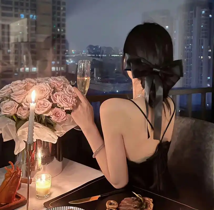 女生高级感头像|有些风景只能喜欢不能收藏