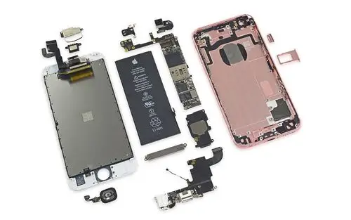 记录了2008 年到 2014 年间手机行业的两条旗舰产品线——来自苹果的