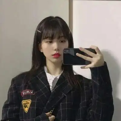 对镜自拍女生头像