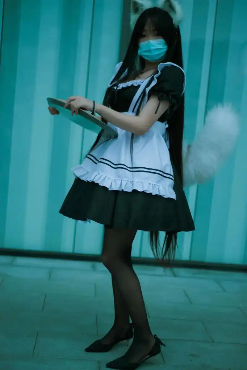 二次元 #cosplay #女仆装 这小姐姐的小尾巴还可以 - 抖音