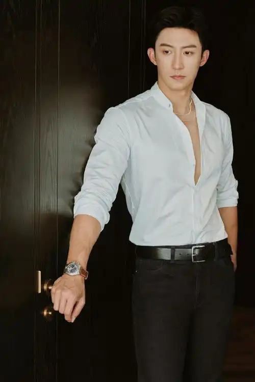 黄景瑜身材##百年灵品牌代言人黄景瑜