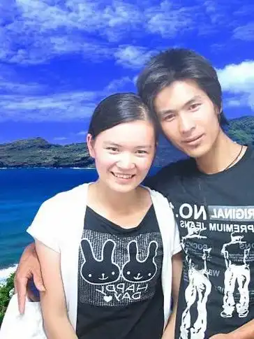 我从来不羡慕别人的老公有多好,他虽然没能让我大富大贵,但也没 - 抖