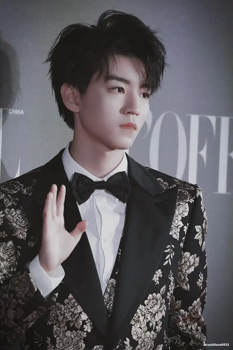 王俊凯2018年"时装之夜"年度盛典 cr.logo