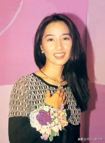 于香港的关咏荷,被称为古装"港剧一姐","港剧女王",与邵美琪,郭蔼明