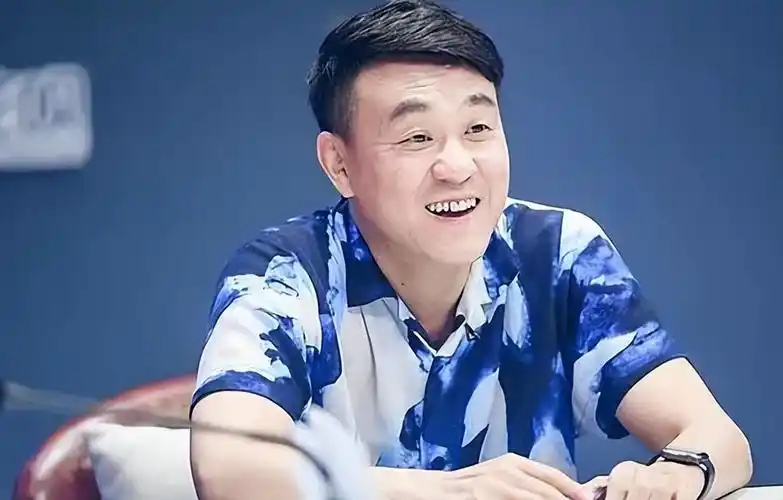 回顾何冰娶同桌当妻子9个月就闪婚婚后24年没有绯闻