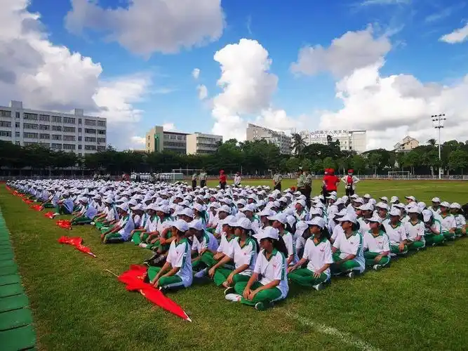 风雨中历练阳光下成长嘉积中学举行2021级高一新生军训总结大会