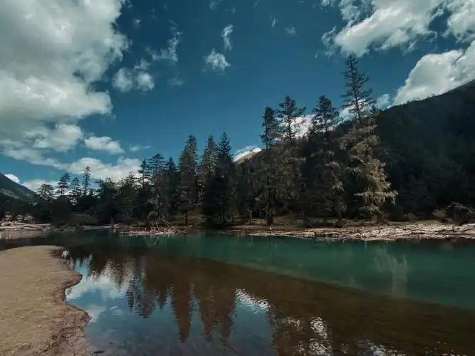 新都桥免费景点月亮湖