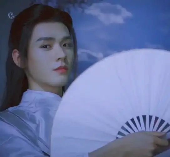 因为温客行月下摇扇和骚话连篇 后期追下去也是因为温客行 删除|赞