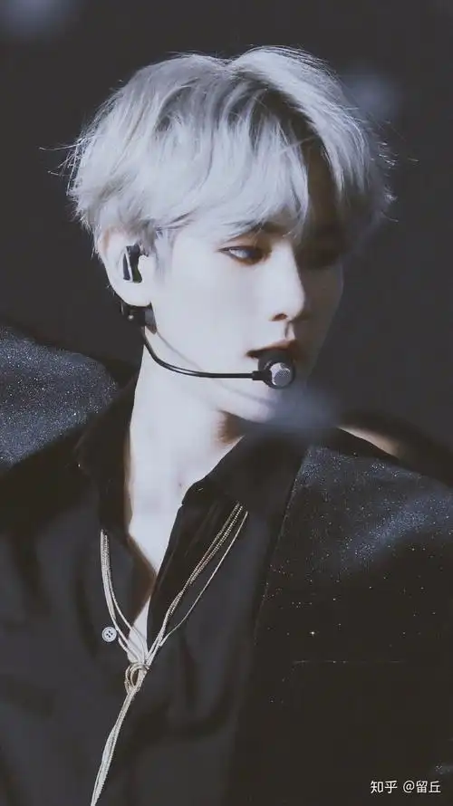 边伯贤有哪些让你惊艳的照片