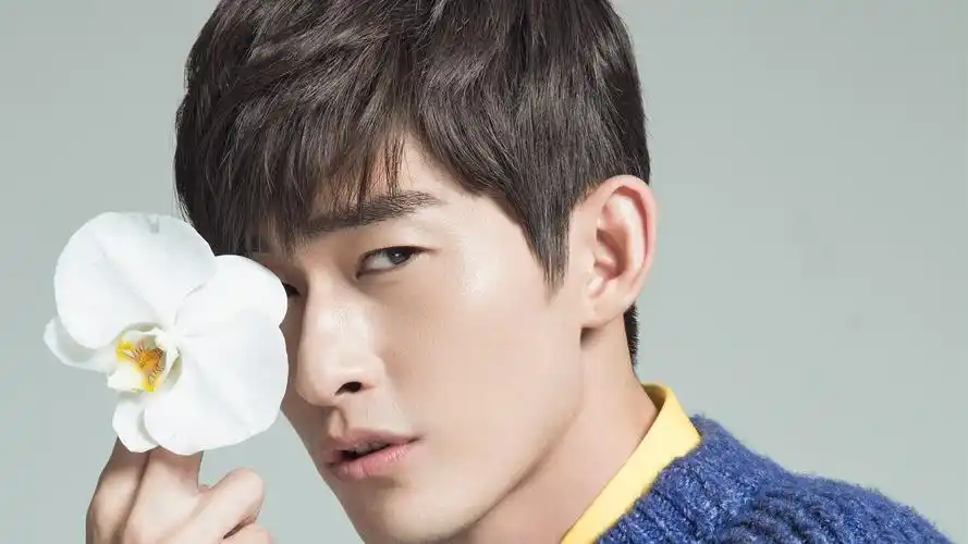 53m上传时间:2020-06-16壁纸标签:内地明星张翰明星风尚壁纸封面图