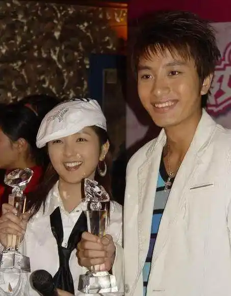 贾乃亮姻缘坎坷前女友和老婆都让人头疼