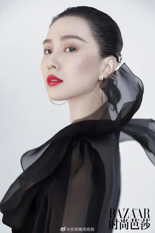 刘诗诗时尚芭莎三月手绘封面温柔淡颜天鹅颈十分传神