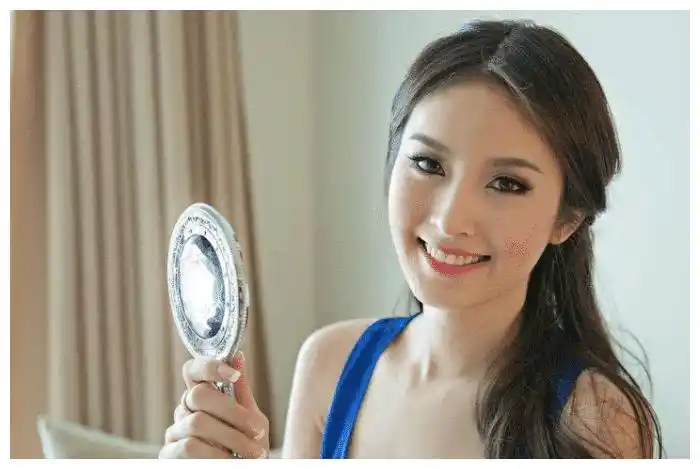 又一男星变性成功,跟他比金星就是半成品,曾自曝术后痛到满地爬