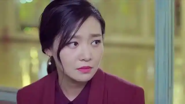 我的体育老师:前妻嫌前夫工资低,养不起家,现女友出门打她脸!