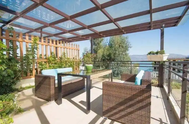 露天阳台用什么做顶棚