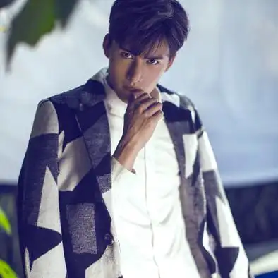 甜蜜暴击骆冠言-骆冠言饰演者赵越介绍-星光影院