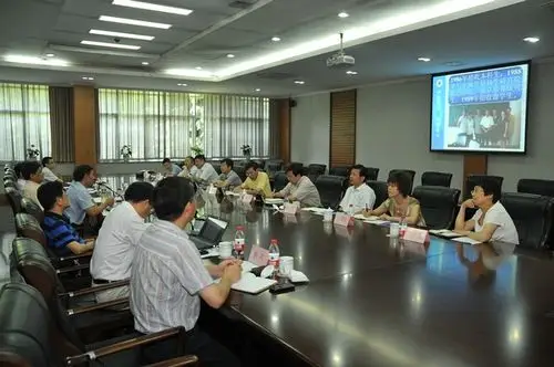 双方人员就相关具体问题进行了深入探讨.