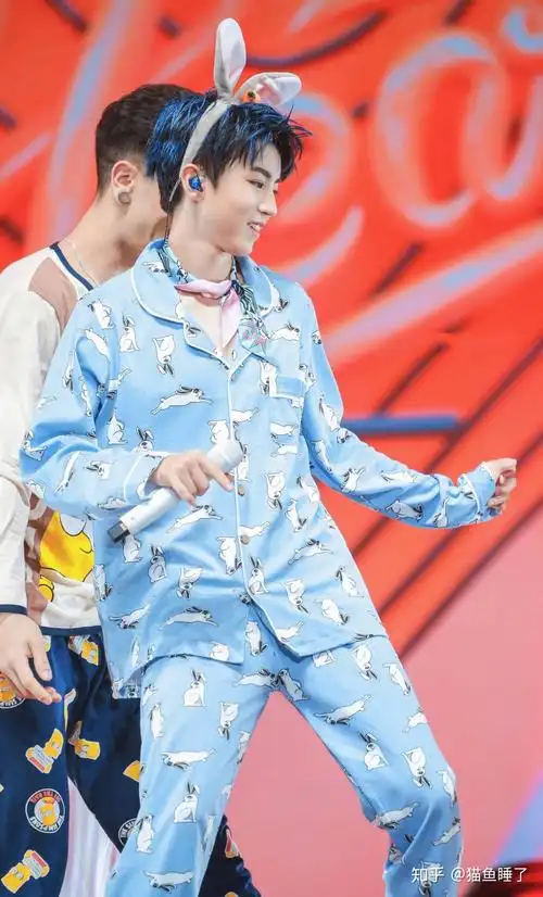 王俊凯穿睡衣戴兔耳朵是什么时候在哪个地方
