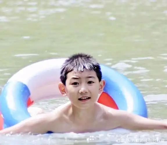 tfboys-王源小时候之间的差异太大了