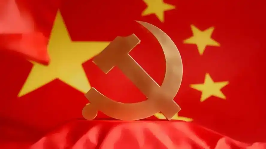 党旗飘扬在一线来自方舱内的入党申请书