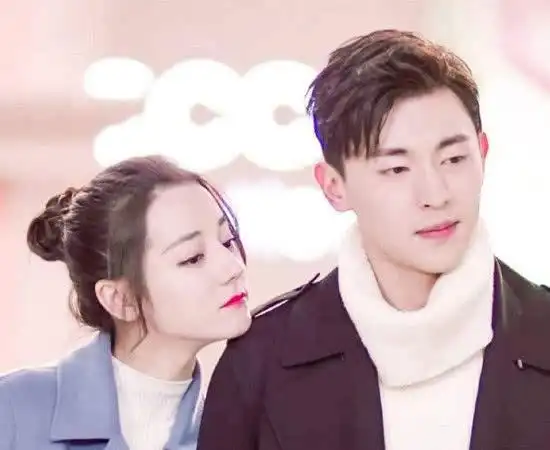 邓伦和李沁虽然绯闻不断,但是也没耽误俩人的合作.