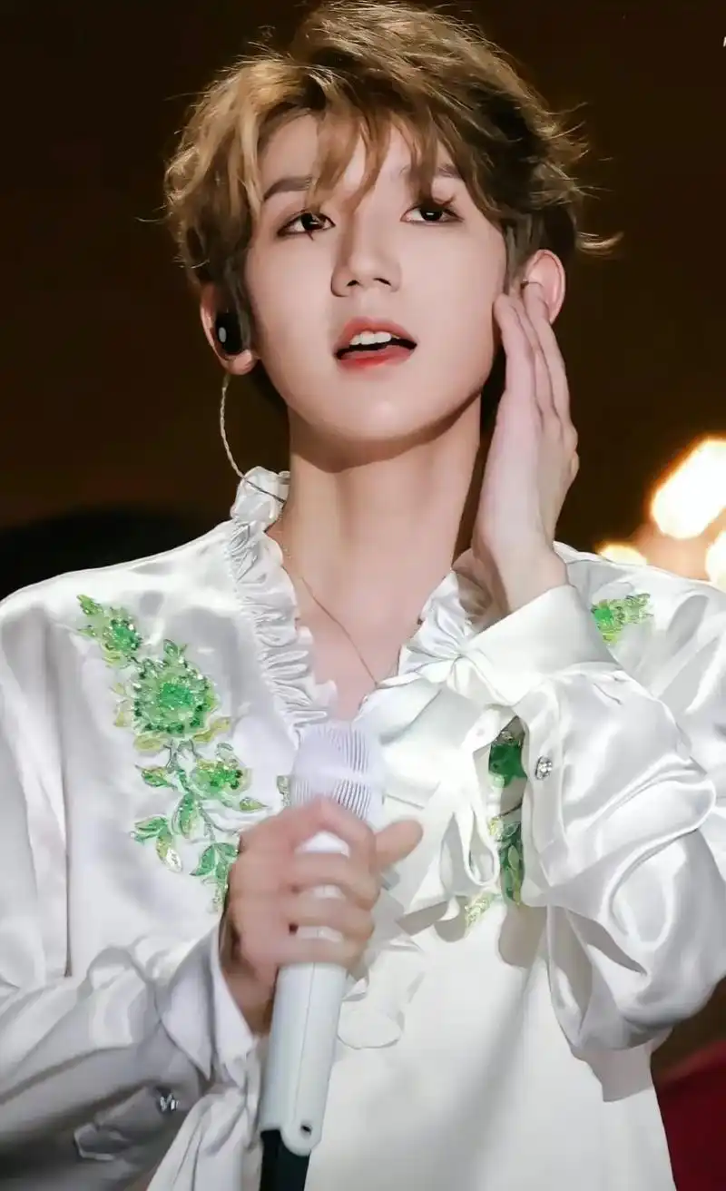 王源 分享一下你觉得王源封神的图片吧#小汤圆 #挚爱王源 - 抖音