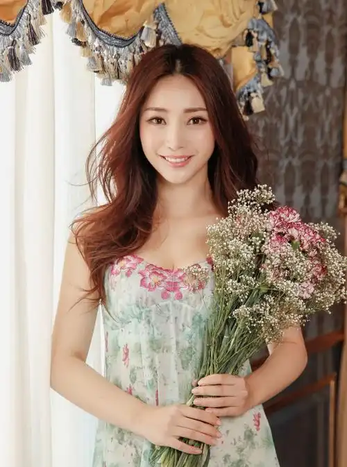 柳岩在零下8度的室外拍摄内衣广告,美丽"冻"人又动人