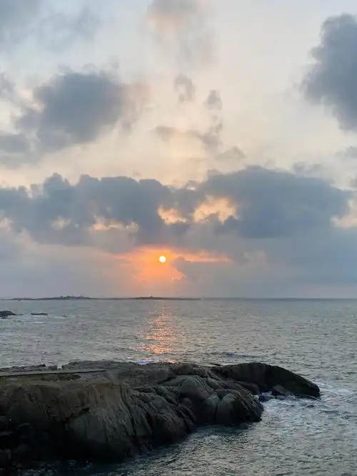 沙滩晨边优美的句子_晶羽文学网