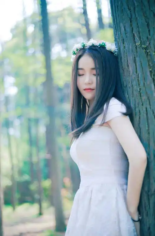 森系美女唯美迷人户外写真图片