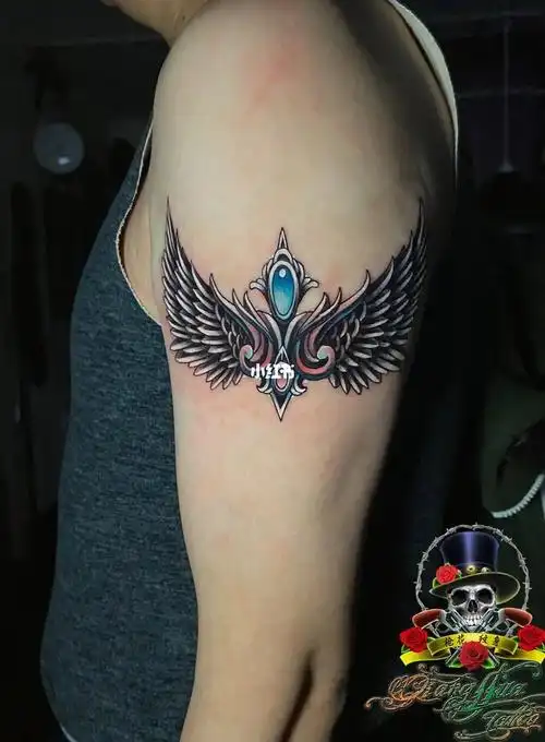翅膀纹身