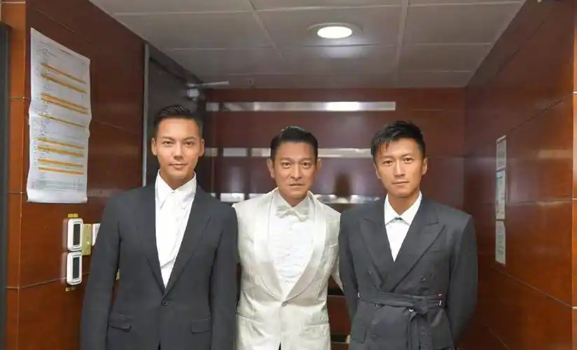 不得不说,港星真的太会保养了,对比之下,内地中年男星真的太放纵自我