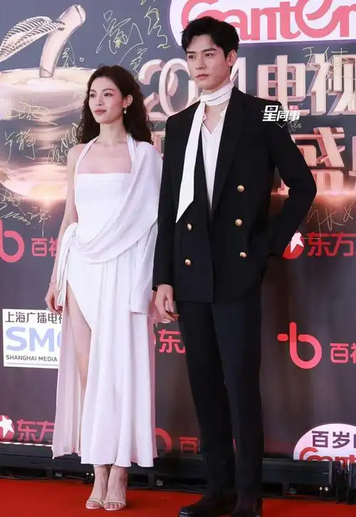 上海这一夜金晨底妆厚关晓彤又高又壮唐嫣笑出双下巴