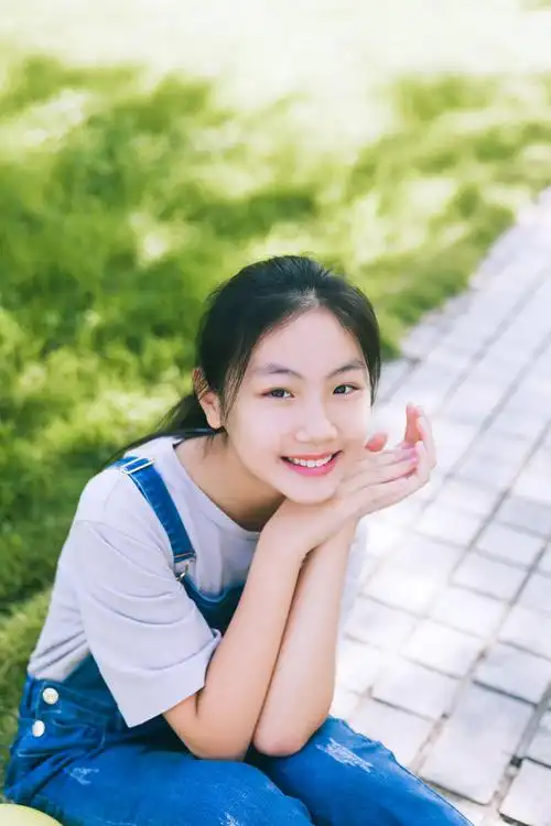 青春洋溢的13岁女孩