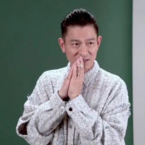 57岁刘德华拍写真花絮曝光,眼神凌厉身材挺拔玩单手支撑 zt