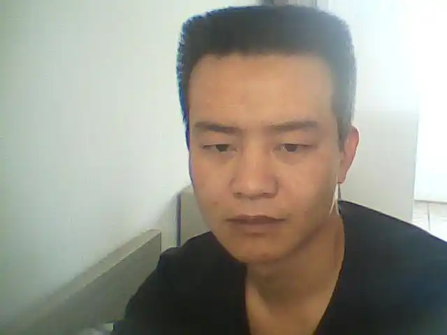 我一直剪平头,突然想换个发型,请问我剪什么发型好看,可以加q聊