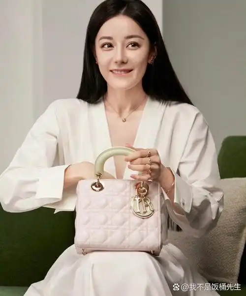 78哇～#迪丽热巴# 这张特写长发美照简直让人心动不已!