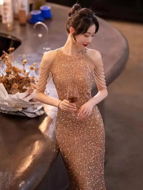 高端轻奢小众宴会气质名媛高级感金色晚礼服