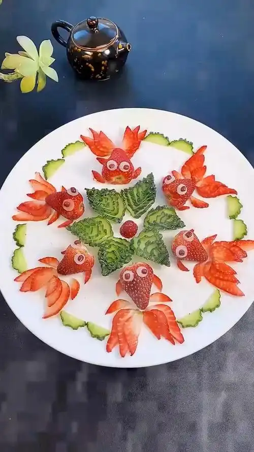 每日分享美食水果拼盘简单易学,餐桌上放上去多有面子-度小视