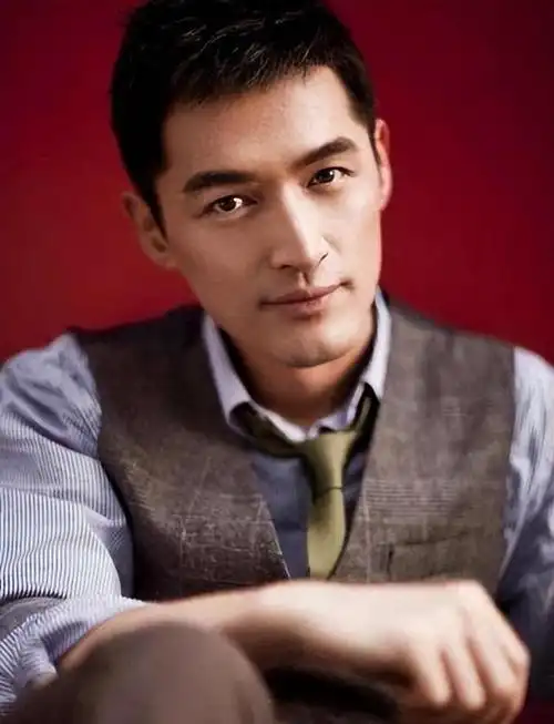 曝光41岁胡歌现状,胡子拉碴满脸沧桑,深夜发文疑似想退出娱乐圈