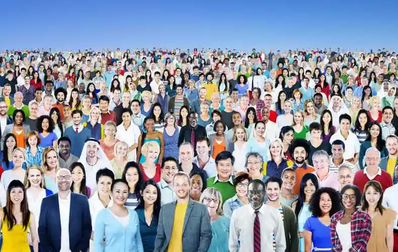 庆祝的人群图片-白色背景上庆祝的人群素材-高清图片-摄影照片-寻图