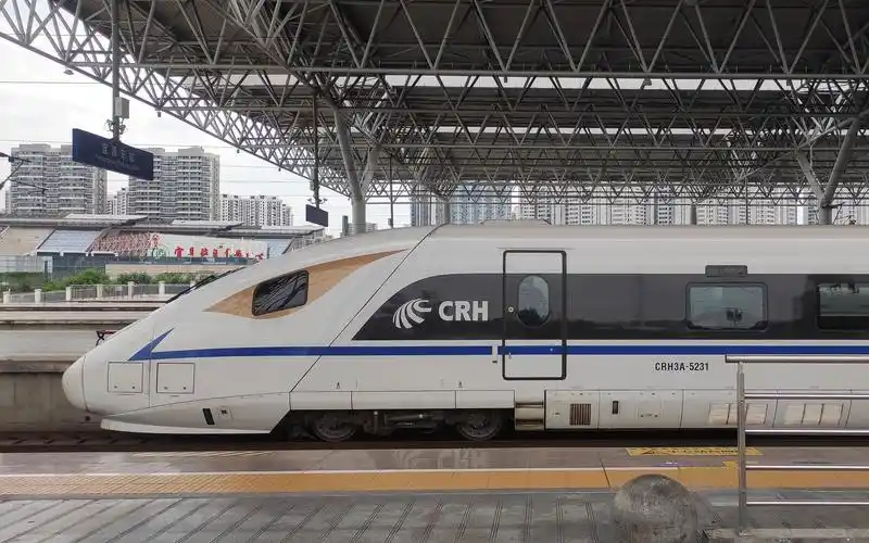 crh3a-5231担当d3078次(成都东→杭州西)宁蓉线宜昌东站7站台出站