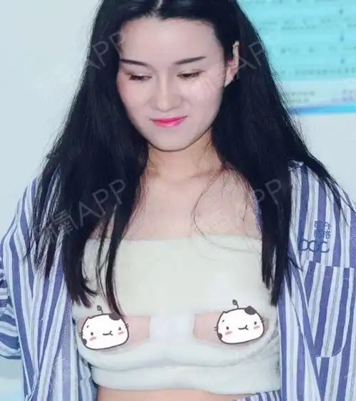 稍微能动的时候我就赶紧照镜子看我的胸,嘿嘿果然大了好多好多,兴奋死