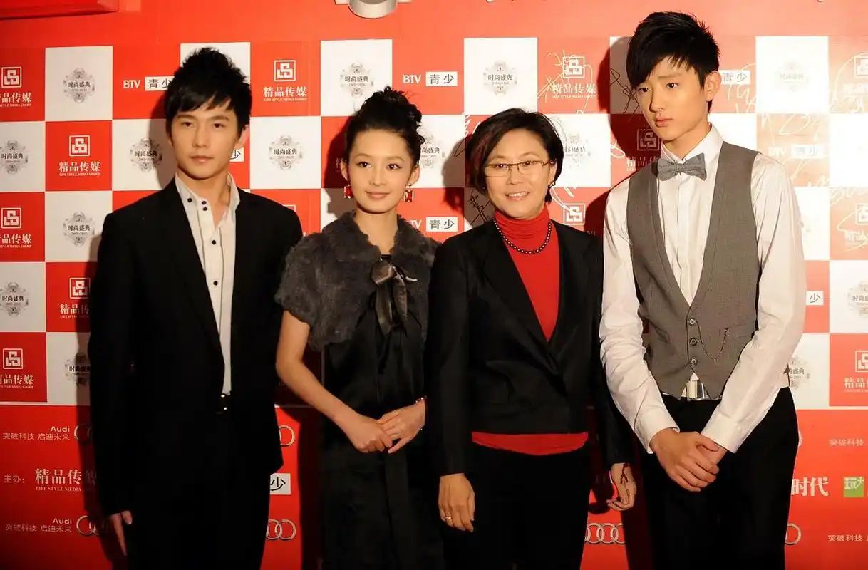 还是因为于小彤长的太高了,才换成了杨洋[左捂脸]?