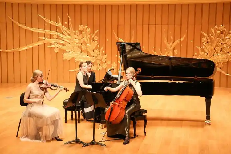 献给为爱而生的灵魂,艾斯卡钢琴三重奏音乐会精彩落幕