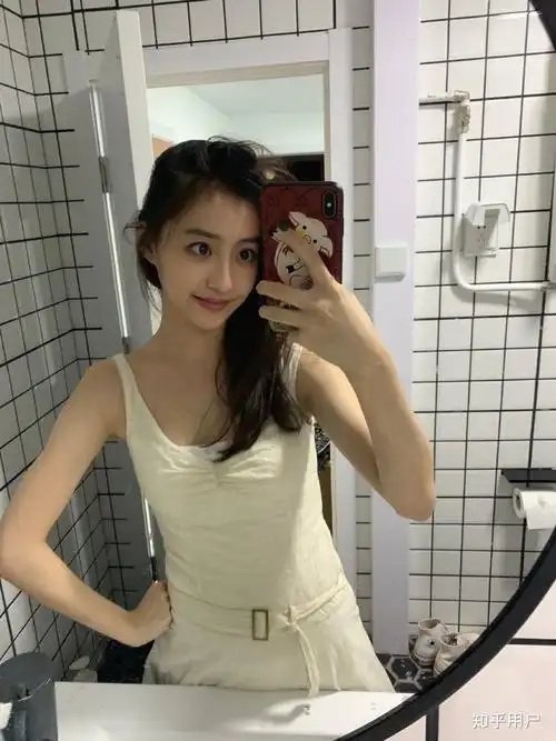 有哪些可爱女生的素颜照