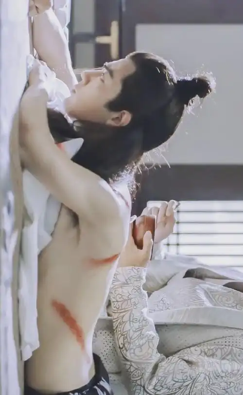 肖战有腰窝!腰窝还有个名字叫.